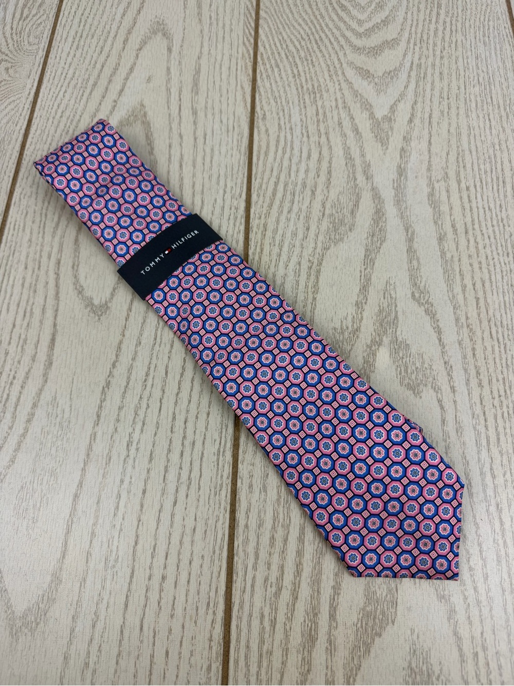 898 Tommy Hilfiger Tie Blue Pink Medallion 650 TL21100002 100% Silk $69.50